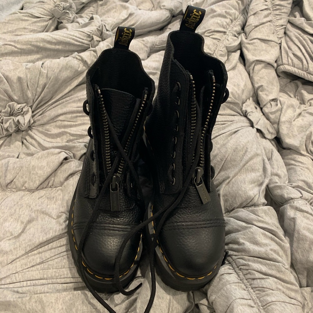 NWO TAGS SINCLAIR DOC MARTENS SIZE 8